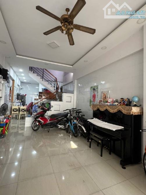Bán Nhà Quận 7_Lý Phục Man_60M2+2Tầng;Ô Tô Đỗ Cửa;Không Quy Hoạch;Hiếm Bán;Sổ A4;Chỉ 8.Tỷ - 3