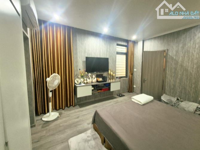 NHÀ DÂN XÂY CHẮC CHẮN - NỘI THẤT SỊN - GẦN TRƯỜNG CHỢ - NGÕ THOÁNG - SỔ NỞ HẬU - 3