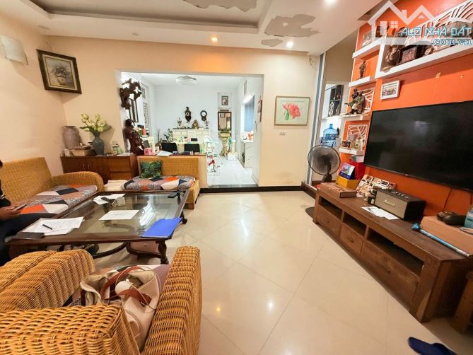 BÁN NHÀ MẶT PHỐ QUẬN ĐỐNG ĐA VỈA HÈ KINH DOANH ĐA DẠNG - 3