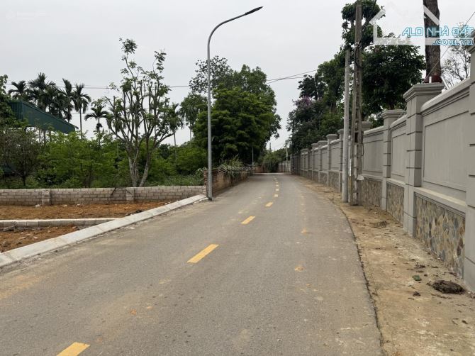 Lô góc 100m2 full thổ cư cách Quốc lộ 21 500m giá nhỉnh 2 tỷ, cách đại học Quốc gia 5ph - 3