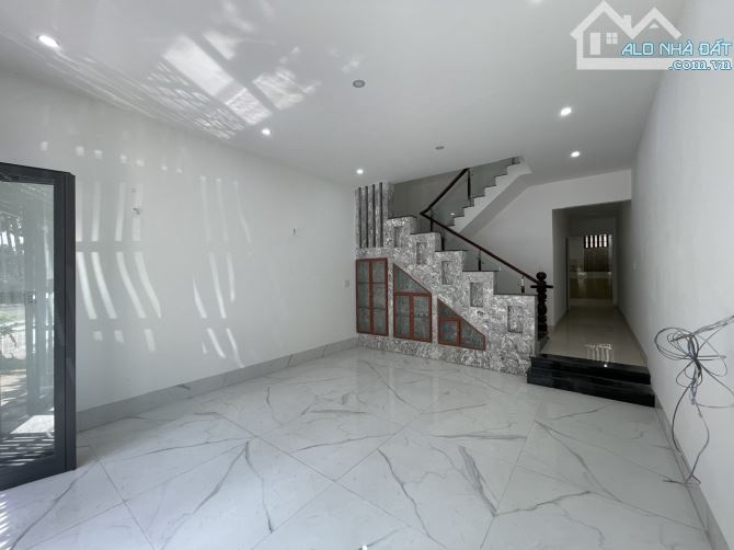 Bán nhà 1 trệt 2 lầu đường Lê Chân,P.Long Tâm - Bà Rịa, Giá bán: 5,3tỷ, DT:95m2 - 3