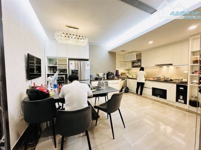 BÁN CĂN HỘ CAO CẤP VINCOM BÀ TRIỆU Q. HBT – 3 CĂN HỘ ĐẬP THÔNG 300M² – 3 SLOT Ô TÔ - 3