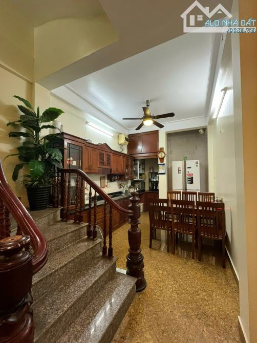 Bán nhà- 4 Tầng - Trần Thánh Tông ,về ở ngay,thiết kế đẹp,ô tô đỗ cửa,DT: 49m,Giá:5,2 tỉ - 3