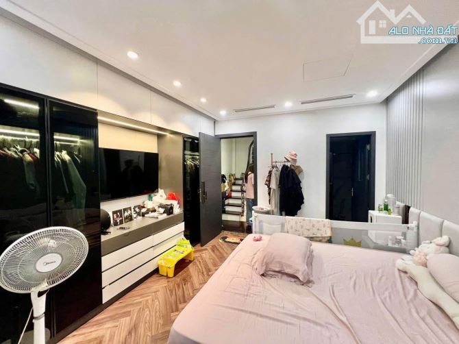 Bán nhà Bạch Mai 31m2, 6T, mt 4.3m đẹp gần phố, ngõ rộng thoáng, sổ đẹp. Giá 8.7 tỷ