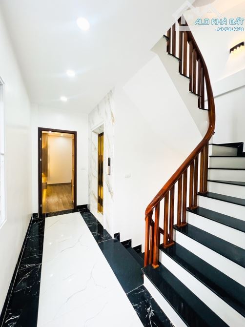 BÁN NHÀ PHỐ THỊNH LIỆT - LÔ GÓC - GẦN Ô TÔ TRÁNH - 60M x 5T - THANG MÁY. GIÁ BÁN 14.5 TỶ - 3