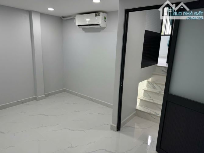 BÁN GẤP NHÀ QUẬN 7 - Ô TÔ ĐẬU TRONG NHÀ - CÁCH NGUYỄN VĂN LINH 10M - NHỈNH 3 TỶ - 3