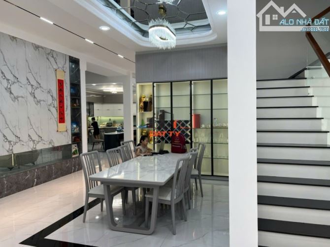 NHÀ MẶT TIỀN KINH DOANH ĐƯỜNG NGUYỄN TRÃI, KHU PHỐ CŨ. DT 8X18.5, GIÁ 19 TỶ - 3