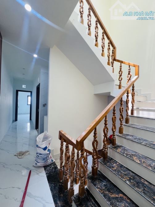 Gấp Bán nhà Bình Tân, Hương lộ 2, hẻm 12m, 3 tầng, nhỉnh 7 tỷ - 4