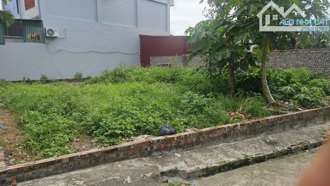 ĐƯỜNG THÔNG Ô TÔ VÀO ĐẤT - CÁCH QL35 200M - GẦN CHỢ NAM CƯƠNG - CÁCH SÂN BAY 2KM - 4