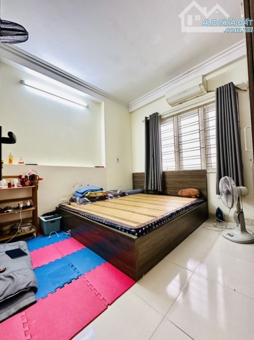 MẶT PHỐ VỈA HÈ - Ô TÔ TRÁNH 5 TẦNG - LÔ GÓC - VỪA Ở VỪA KINH DOANH ĐỈNH - PHỐ VIP ĐỐNG ĐA - 4