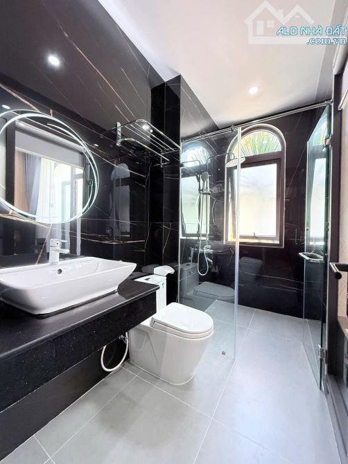 CẦN BÁN NHÀ 3 TẦNG MẶT TIỀN DEP HOÀ MINH CÁCH BIỂN CHỈ 400M - 4