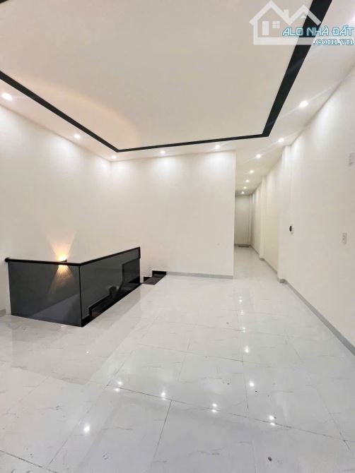 Ngay bệnh viện da liễu 5x20m , Nhà xây cho con trai ở giờ chuyển công tác nên bán gấp - 4