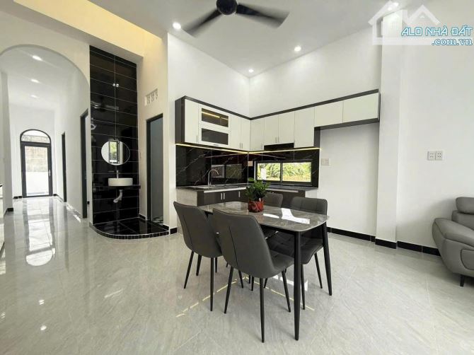 BÁN NHÀ CẤP4 ĐẸP LUNG LINH - SHR - FULL THỔ - 1TỶ790 - 4