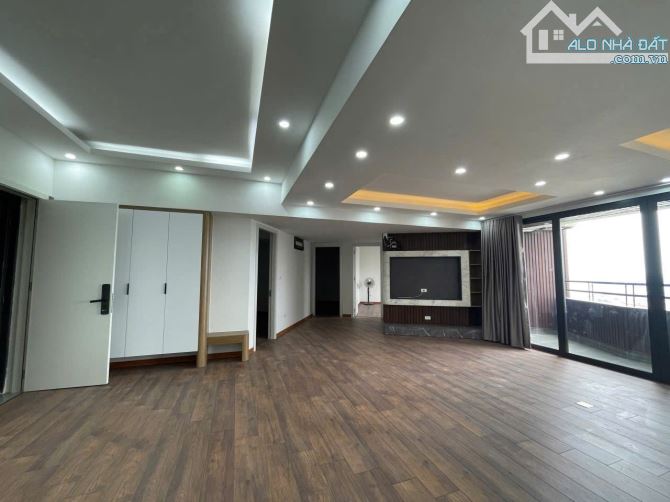 Bán căn hộ chung cư Việt Hưng120m2, 3 ngủ,2 VC, lô góc, tầng cao, full nội thất, nhỉnh 5 t - 4