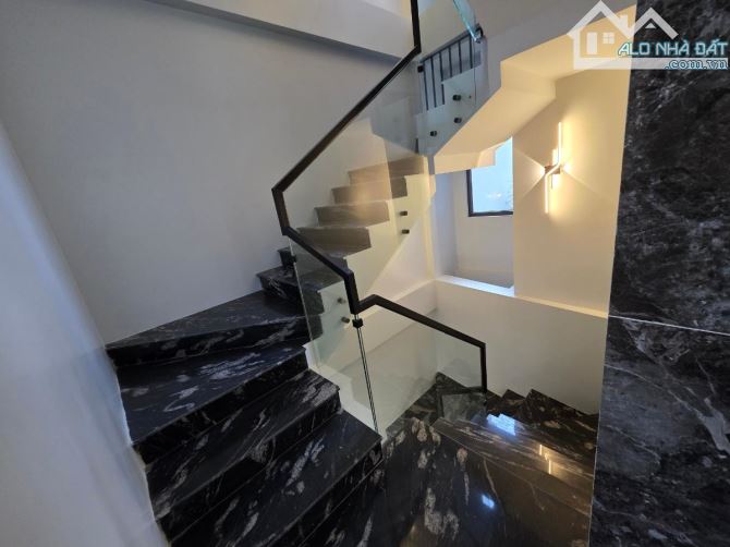 Mới! Hơn 16 Tỷ- Bán Nhà Vũ Tông Phan, Thanh Xuân -47x8T-Ô Tô-Thang Máy-KD- 500m Ngã Tư Sở.