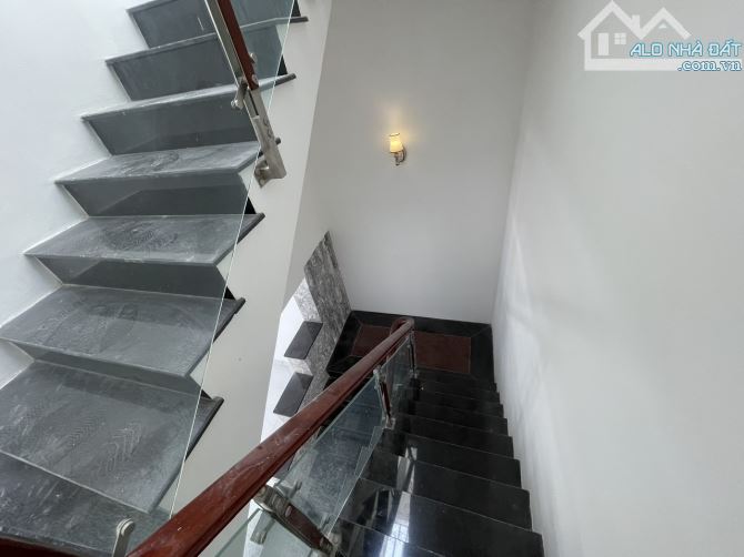 Bán nhà 1 trệt 2 lầu đường Lê Chân,P.Long Tâm - Bà Rịa, Giá bán: 5,3tỷ, DT:95m2 - 4