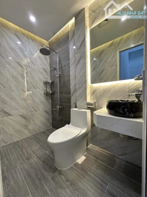 Mới Tinh! Hơn 10 Tỷ- Bán Nhà Hoàng Đạo Thành, Thanh Xuân -35x6-Thang Máy- Ô Tô Tải Đỗ