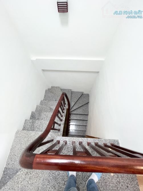 Hiếm -Nhà 3 tầng - 31m chỉ 2,5 tỉ - TT thật tại LBien - 4