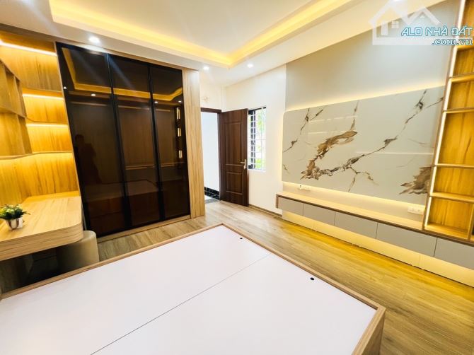 BÁN NHÀ PHỐ THỊNH LIỆT - LÔ GÓC - GẦN Ô TÔ TRÁNH - 60M x 5T - THANG MÁY. GIÁ BÁN 14.5 TỶ - 4