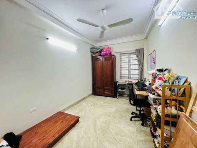 HOÀNG NGÂN  - OTO - NGÕ THÔNG - KINH DOANH Dt 52m2 4 tầng mặt tiền 3m Giá 13.3 tỷ - 4