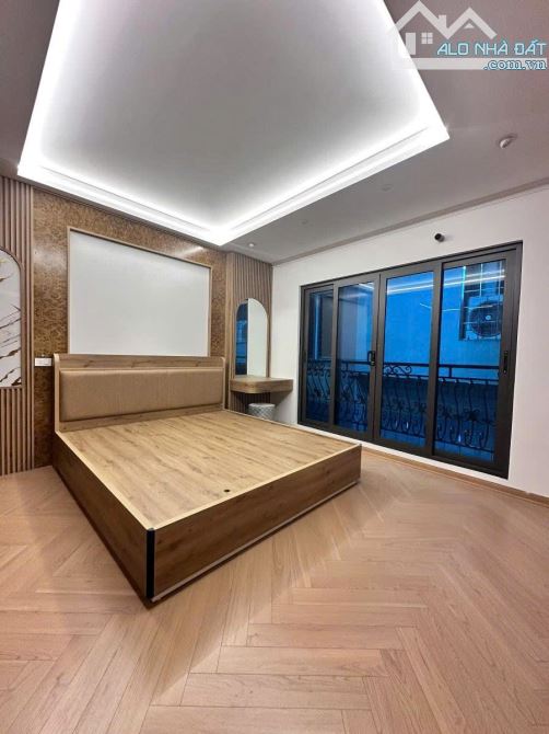 NGÕ 72 NGUYỄN TRÃI OTO VÀO NHÀ - THANG MÁY Dt 37m2 8 tầng mt 4.3m Giá 14.35 tỷ - 4