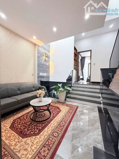 CẦN BÁN NHÀ 3 TẦNG MẶT TIỀN DEP HOÀ MINH CÁCH BIỂN CHỈ 400M - 5