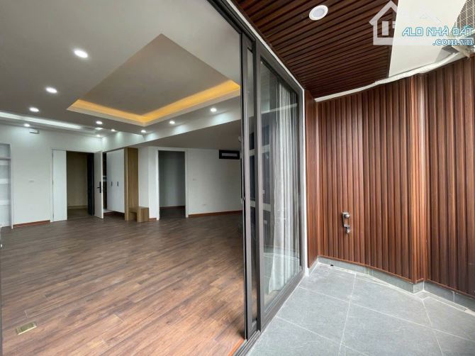 Bán căn hộ chung cư Việt Hưng120m2, 3 ngủ,2 VC, lô góc, tầng cao, full nội thất, nhỉnh 5 t - 5