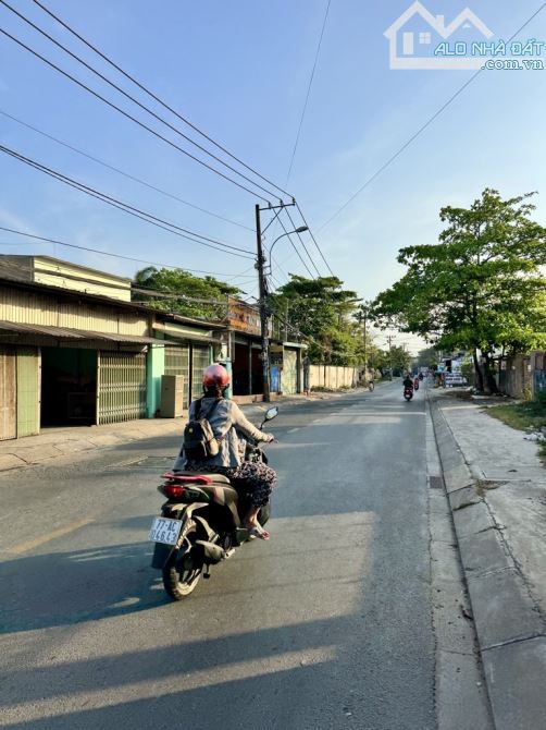 ĐẤT MTKD DƯƠNG CÔNG KHI-KDC HIỆN HỮU-KINH DOANH MỌI MẶT HÀNG-173.6M2 NGANG KHŨNG 9 - 5
