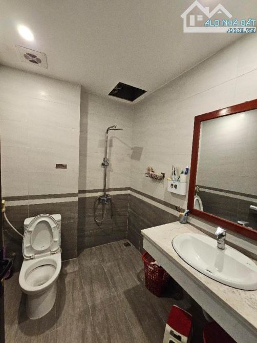 Bán nhà Cự Khối - Long Biên 31m2 đủ nội thất ngõ nông nhỉnh 5 tỷ - 5