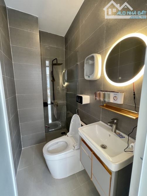Bán nhà HẺM XE TẢI Lê Hồng Phong Q.10, 4T, full nội thất nhập khẩu, sổ vuông A4, chỉ 5.xtỷ - 5