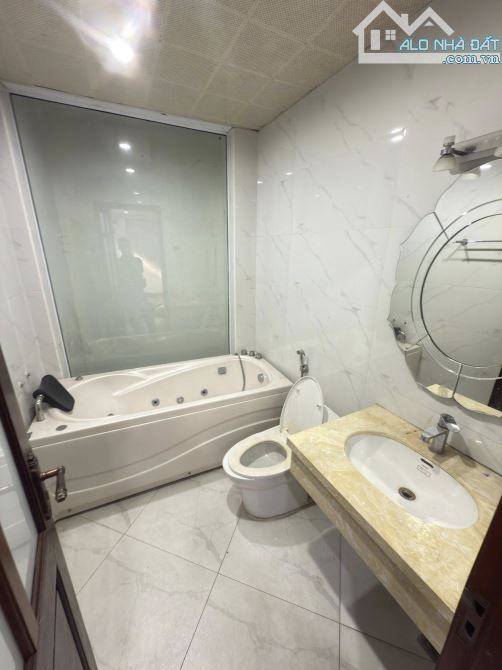 Bán nhà mặt phố Thịnh Quang, DT 95m2 x 9 tầng, MT 6m. Thang máy, gara. Giá 37 tỷ có TL - 5