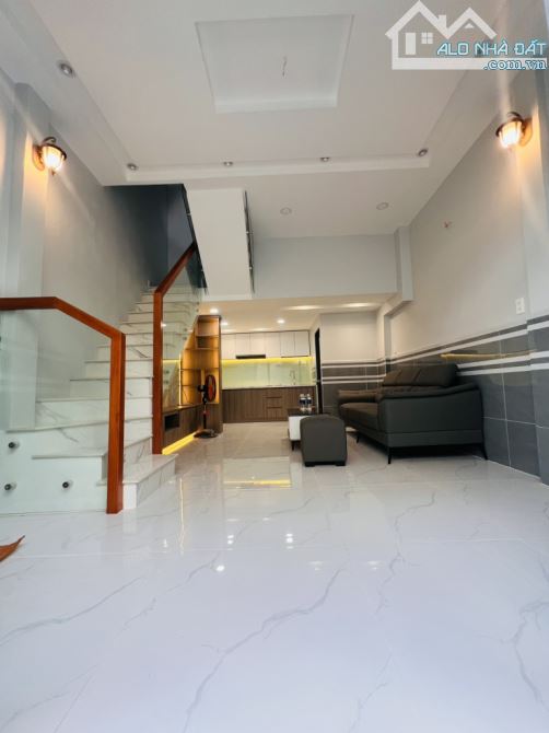 BÁN GẤP NHÀ QUẬN 7 - Ô TÔ ĐẬU TRONG NHÀ - CÁCH NGUYỄN VĂN LINH 10M - NHỈNH 3 TỶ - 5
