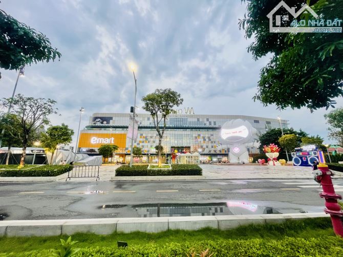 Bán nhà 3 tầng đẹp, đối diện Emart Phan Huy Ích, 4 phòng ngủ, hẻm 4m ô tô tới cửa, 6 tỷ + - 5