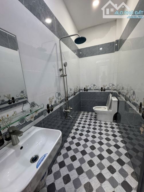 Nhà đẹp Nguyễn Thị Căn, giáp ranh Gò Vấp. DT 5,9x17,3m. Hẻm xe hơi. Mới tinh. - 5