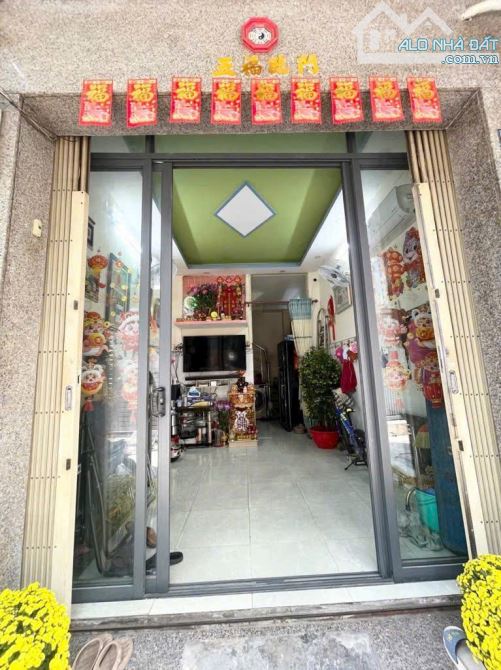 3 TẦNG - HẺM XE HƠI - NGUYỄN SƠN TÂN PHÚ - SỔ HỒNG RIÊNG - DTSD 60M2- NHỈNH 2 TỶ - 6