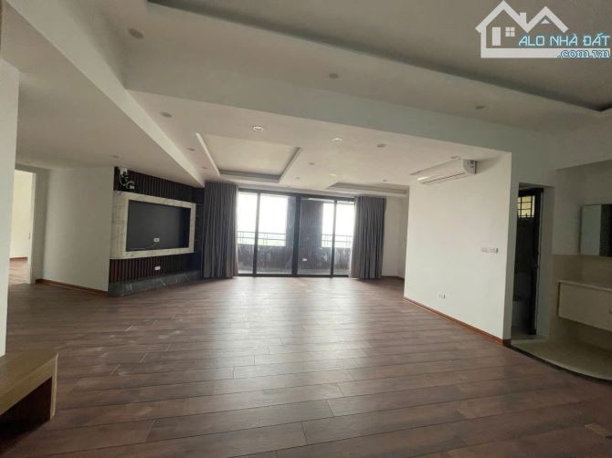 Bán căn hộ chung cư Việt Hưng120m2, 3 ngủ,2 VC, lô góc, tầng cao, full nội thất, nhỉnh 5 t - 6