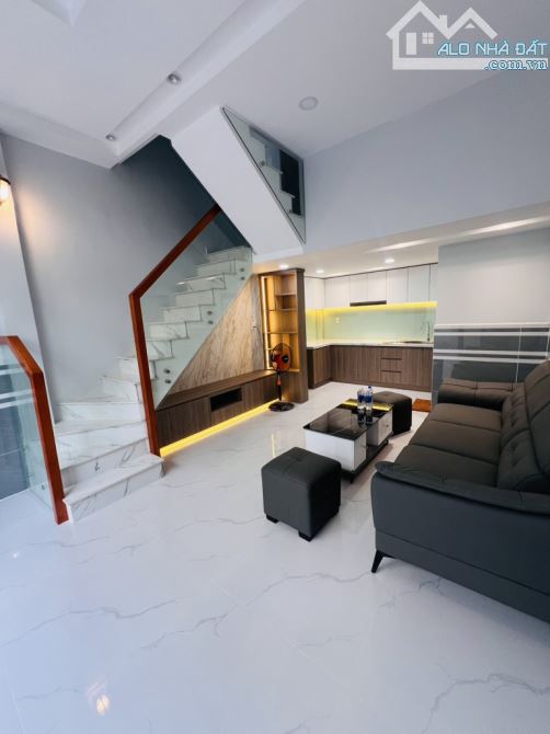 BÁN GẤP NHÀ QUẬN 7 - Ô TÔ ĐẬU TRONG NHÀ - CÁCH NGUYỄN VĂN LINH 10M - NHỈNH 3 TỶ - 6