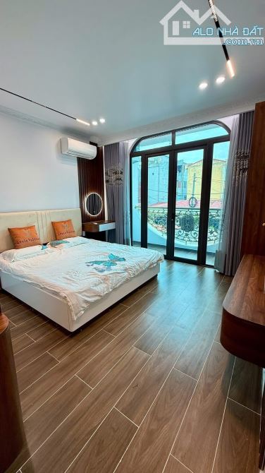 Bán nhà 4 tầng thang máy, mặt đường nhánh Nguyễn cộng hoà, 131m2, giá 12 tỷ - 7