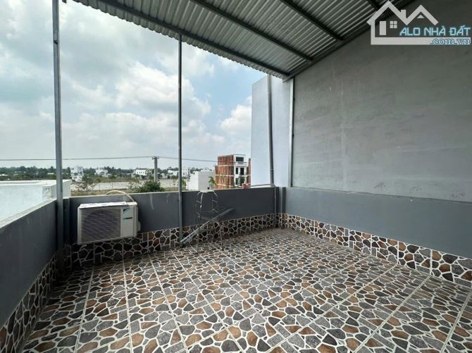 Bán nhà 1 trệt 2 lầu giá đang tốt nhất khu đối diện bến xe cần thơ, quận Cái răng - 7