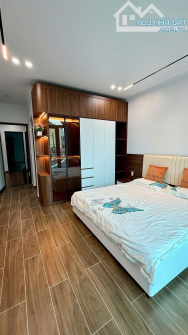 Bán nhà 4 tầng thang máy, mặt đường nhánh Nguyễn cộng hoà, 131m2, giá 12 tỷ - 8