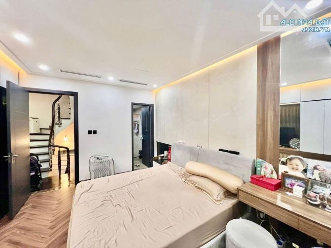 Bán nhà Bạch Mai 31m2, 6T, mt 4.3m đẹp gần phố, ngõ rộng thoáng, sổ đẹp. Giá 8.7 tỷ