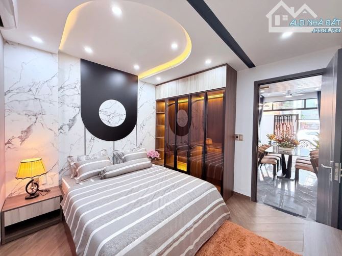 CẦN BÁN NHÀ 3 TẦNG MẶT TIỀN DEP HOÀ MINH CÁCH BIỂN CHỈ 400M - 9