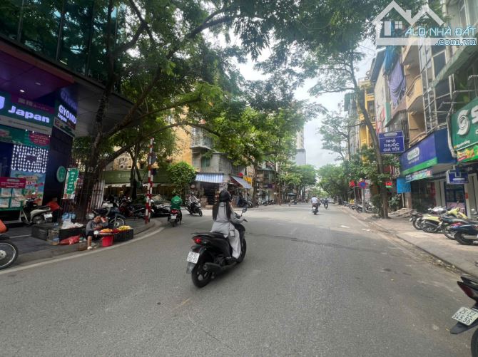 BÁN TÒA BULLDING  10 TẦNG MẶT PHỐ NGUYÊN HỒNG, 2 MẶT PHỐ, DT 120M* MT 17M* GIÁ 105 TỶ - 9