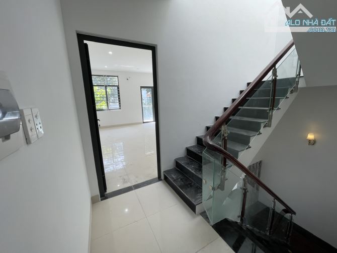 Bán nhà 1 trệt 2 lầu đường Lê Chân,P.Long Tâm - Bà Rịa, Giá bán: 5,3tỷ, DT:95m2 - 9
