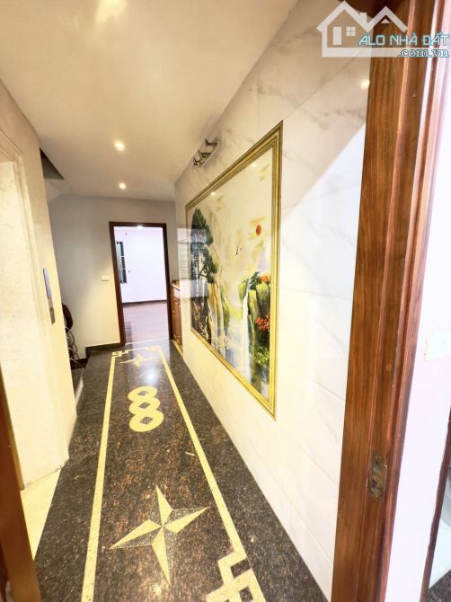 Bán nhà mặt phố Thịnh Quang, DT 95m2 x 9 tầng, MT 6m. Thang máy, gara. Giá 37 tỷ có TL - 9
