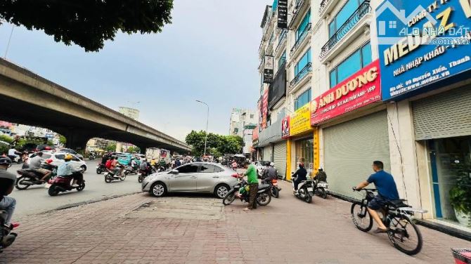 BÁN TOÀ VĂN PHÒNG MẶT PHỐ NGUYỄN XIỂN 96m2x8T THANG MÁY - 69 TỶ - 2 MẶT TIỀN - HOÀN CÔNG - 9