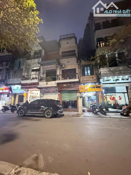 Bán nhà Hoàn Kiếm, Phố Cổ, 2 mặt thoáng, mặt tiền to, vỉa hè 41 tỷ - 2
