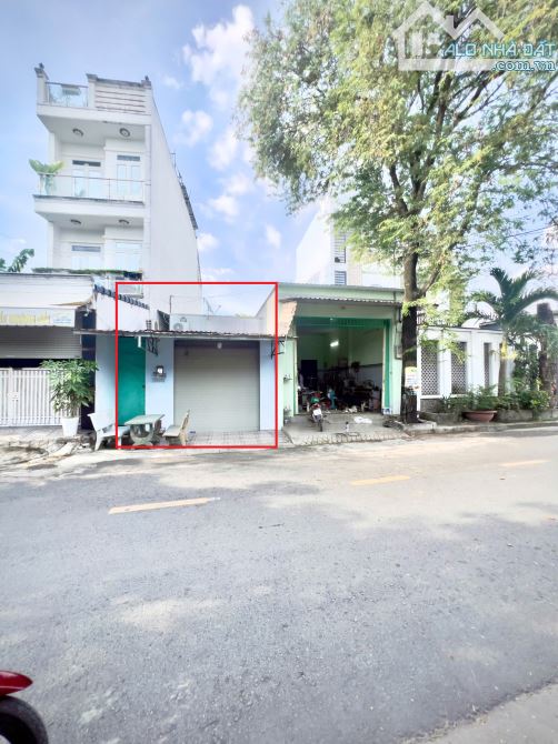 Bán nhà Mặt Tiền giao với Phan Văn Hớn, nhà cấp 4 tỷ /120m2, sổ riêng