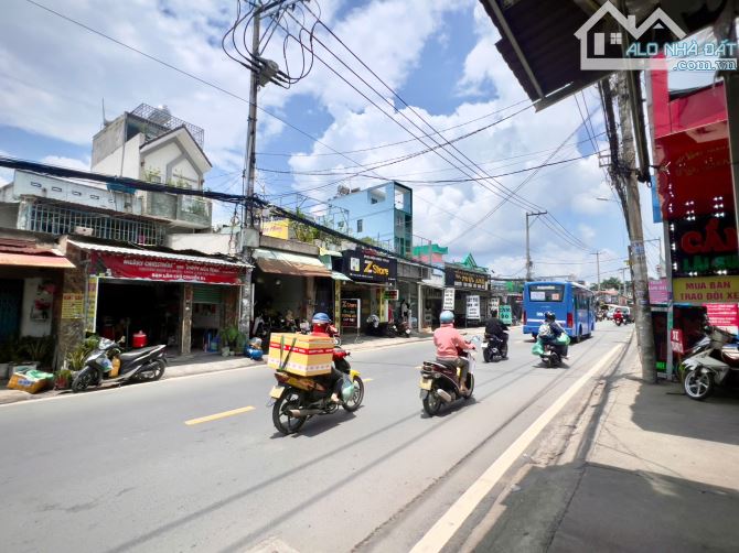 Bán nhà Mặt Tiền giao với Phan Văn Hớn, nhà cấp 4 tỷ /120m2, sổ riêng - 1