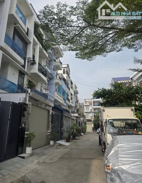 NGAY CẦU PHÚ XUÂN - HẺM 6M XE HƠI TRÁNH - NHÀ 3 TẦNG , Giá chỉ 5.7 Tỷ